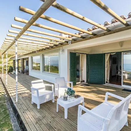 Villa Sleeps 10 With Pool And Wifi *