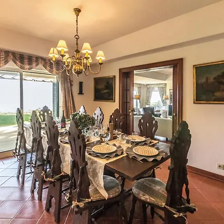 Sleeps 10 With Pool And Wifi